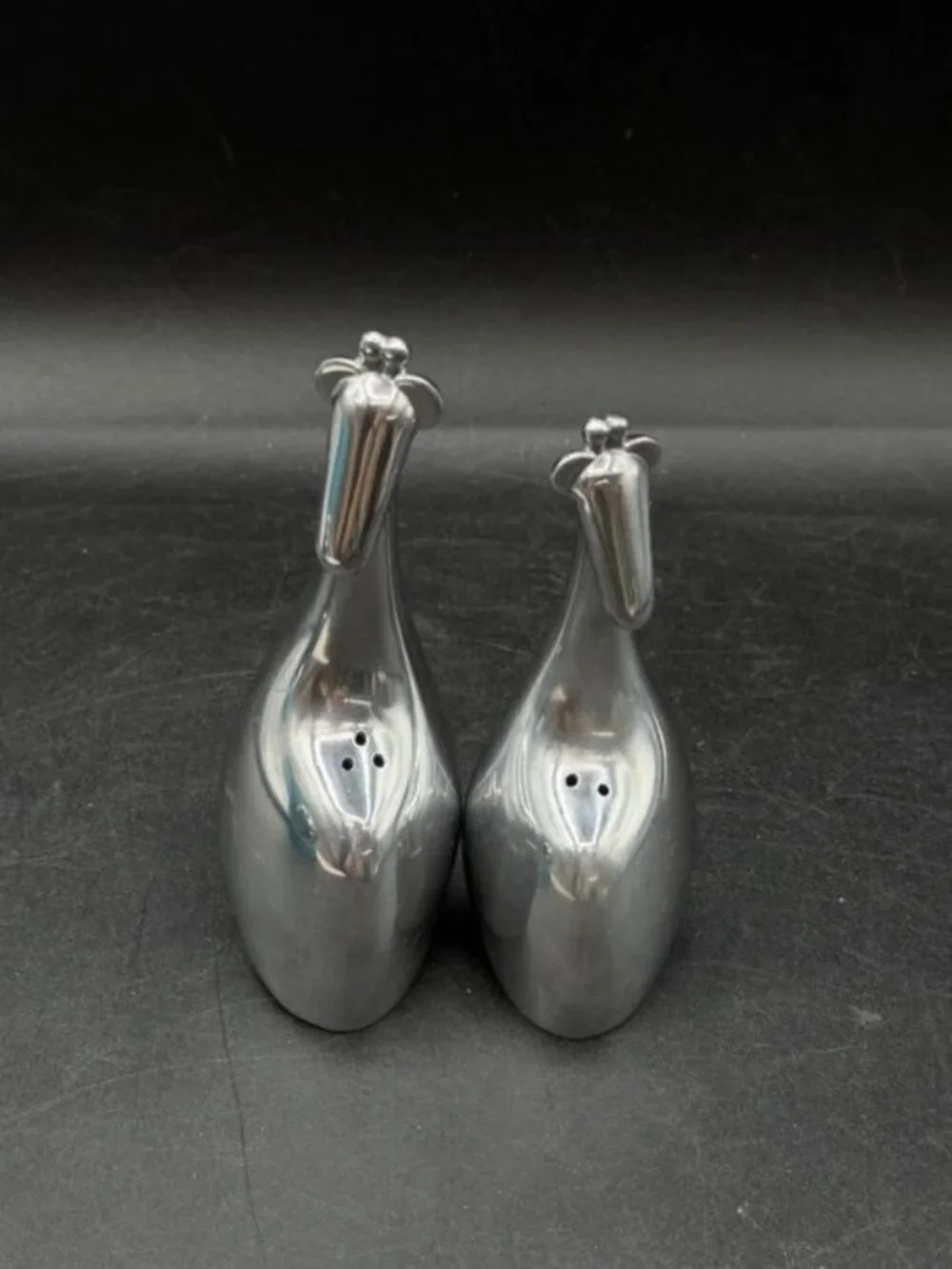 Nambe Savanna Collection Giraffe Salt & Pepper Shakers Set of 2 Polished Chrome